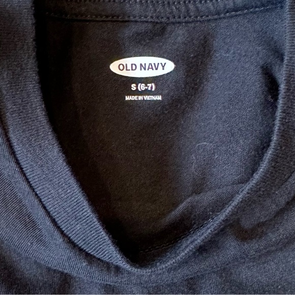 Old Navy t-shirt - Picture 2 of 3